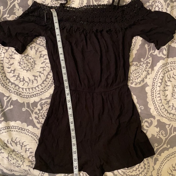 NWT Black Cold Shoulder Romper - Picture 9 of 11